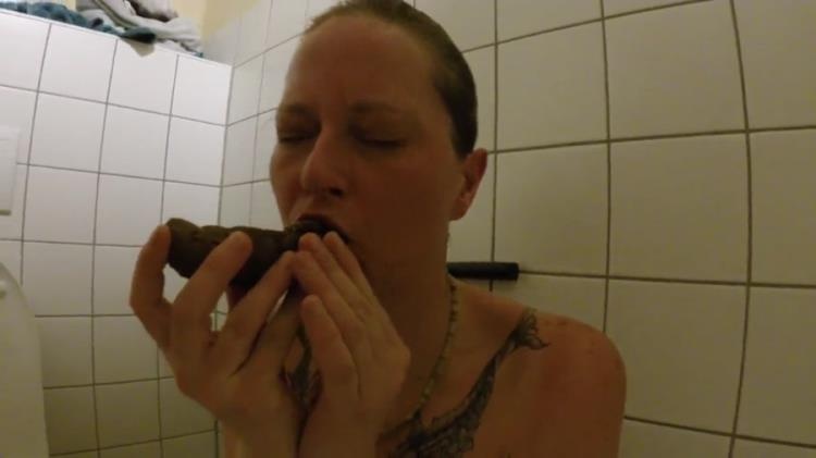 Shit snack on the sauna loo - Anna [2021 | FullHD]