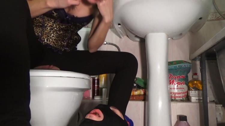 Emily scat living toilet - Mistress Emily [2021 | FullHD]