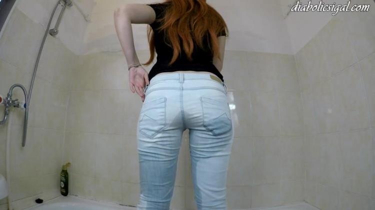 Piss and Shit in Light Jeans - janet [2021 | 4k]