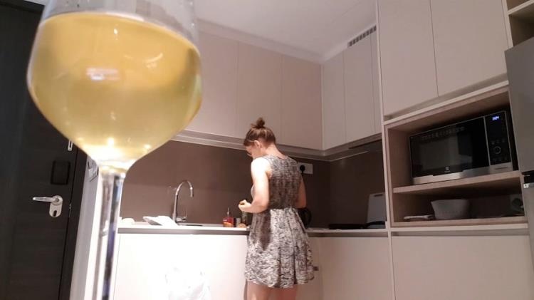 Scat Video 7049 Little Miss Kinky - Breakfast Is Served - Anna [2021 | FullHD]