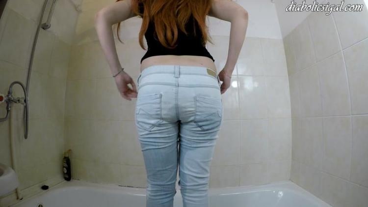 Piss and Shit in Light Jeans - Janet [2021 | 4k]