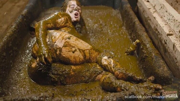 frankys time in the manure basin - lyndra lynn cleaning ends in a mess [2022 | FullHD]