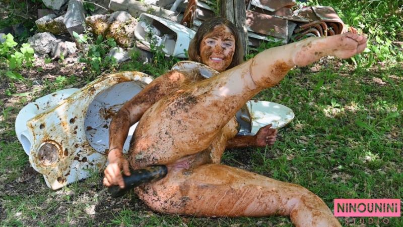 REAL HUMAN PUBLIC TOILET EATS SHIT (ENG SUBS) - Ninounini [2025 | UltraHD/4K]