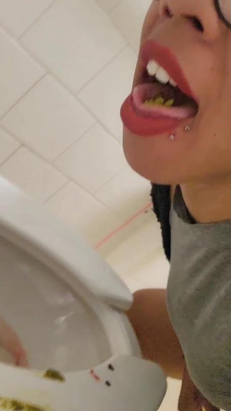 UniElla Public bathroom solo play - DaddyUni21 [2025 | SD]