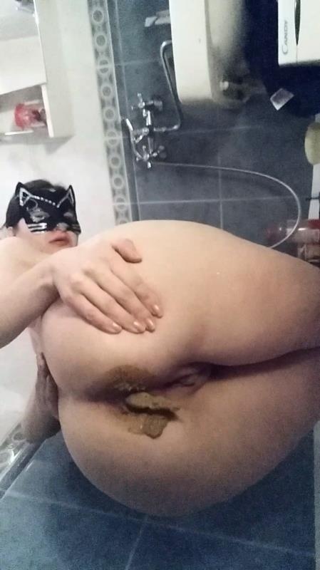 Sitting and total smearing in bathroom - nastygirl [2025 | SD]