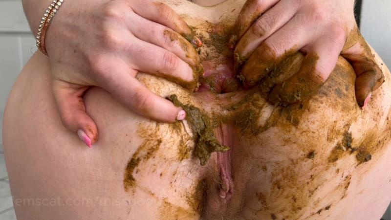 A stranger I met in the naturist area of Cap d'Agde - MissPoop [2025 | 2K]