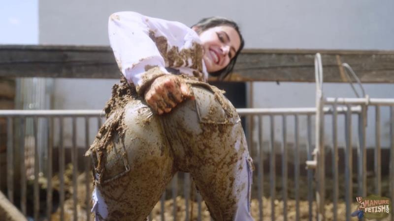 Going Crazy In Pigshit - Kaitlyn Katsaros [2025 | FullHD]